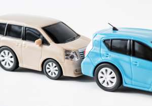 追突事故 後続車がドン 慰謝料相場と損しないためのポイントを解説