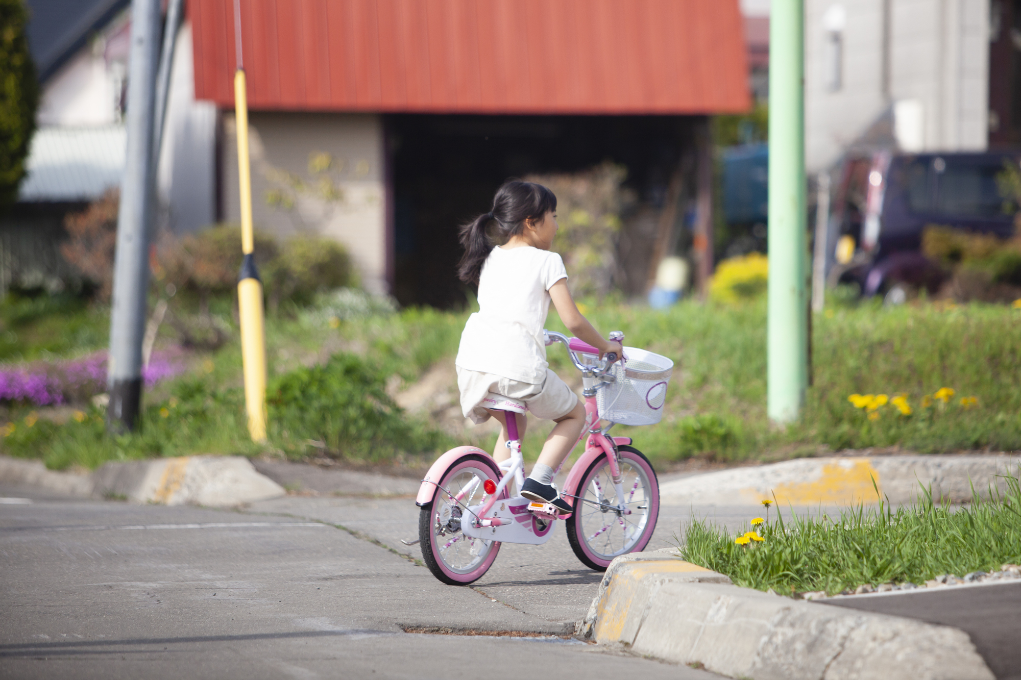 自転車に乗る女の子