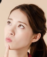 疑問を抱える女性