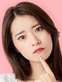 考える女性