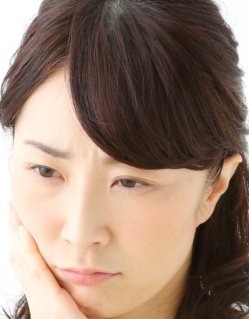 考える女②