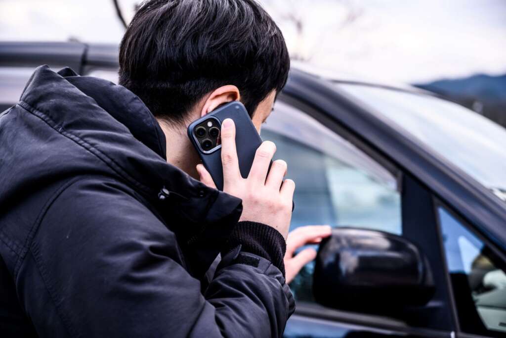 駐車場などで当て逃げされた時の対応 加害者特定や使える保険も解説 駐車場などで当て逃げされた時の対応 加害者特定や使える保険も解説