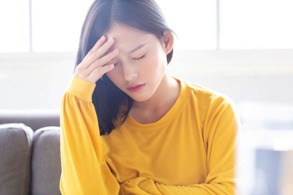 頭痛の女性